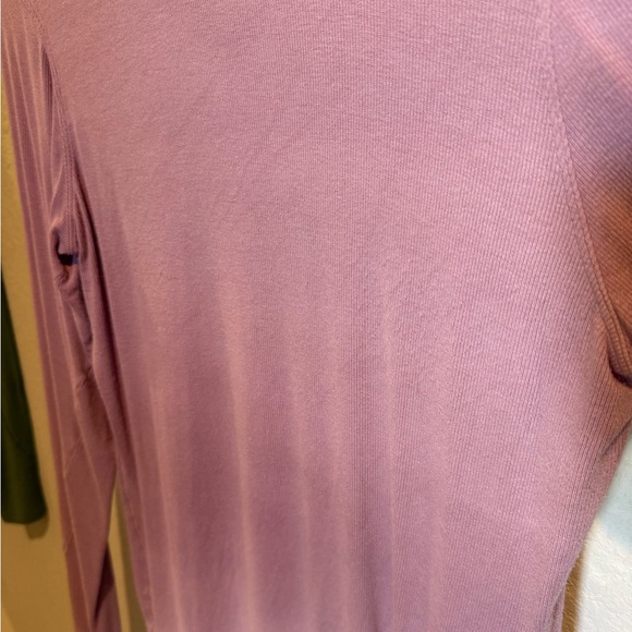 Lululemon hold tight long sleeve shirt - Picture 4 of 5
